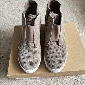 Steve Madden Taupe Slip-On Sneakers